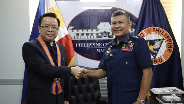 驻菲律宾大使黄溪连会见菲新任海警司令阿布-1.jpg