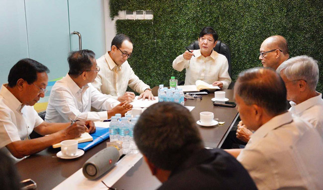 marcos-meeting-with-officials.jpg