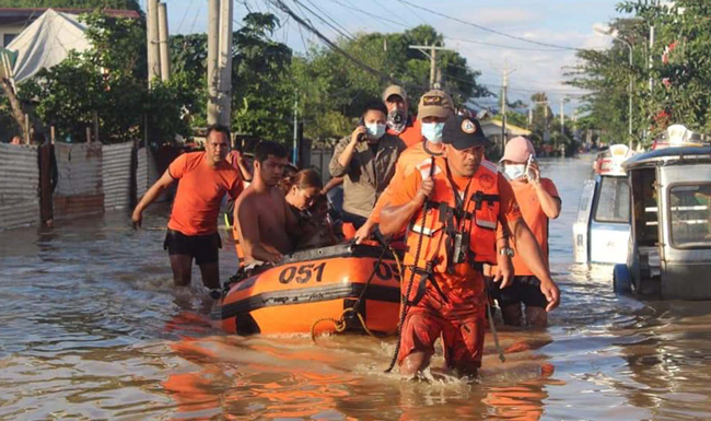 PCG-rescue-ops-Isabela-Cagayan-Typhoon-Ulysses2.jpg